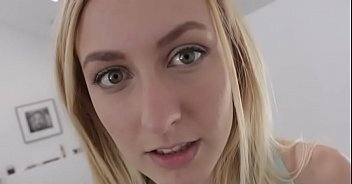 Image Eine entzückende und heiße Blondine