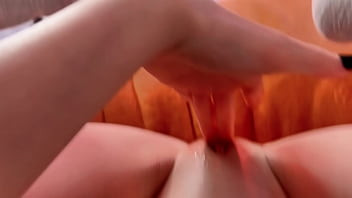 Image Geiler Teenager fingert ihre rasierte Muschi
