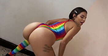 Image Mila Garcia gibt einen sehr tiefen Blowjob