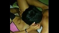 Image Selbstgemachtes Video: Meine Frau nimmt mich auf, während ich ihrer besten Freundin Oralsex gebe