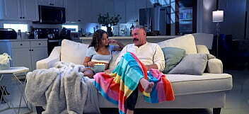 Image Stiefvater fickt seine brünette Stieftochter