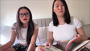 Image Trio mit zwei asiatischen Schulverwachsen