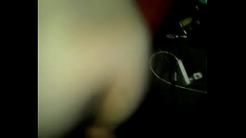 Image Während sie seine Muschi fickten, steckten sie einen Finger in seinen Arsch